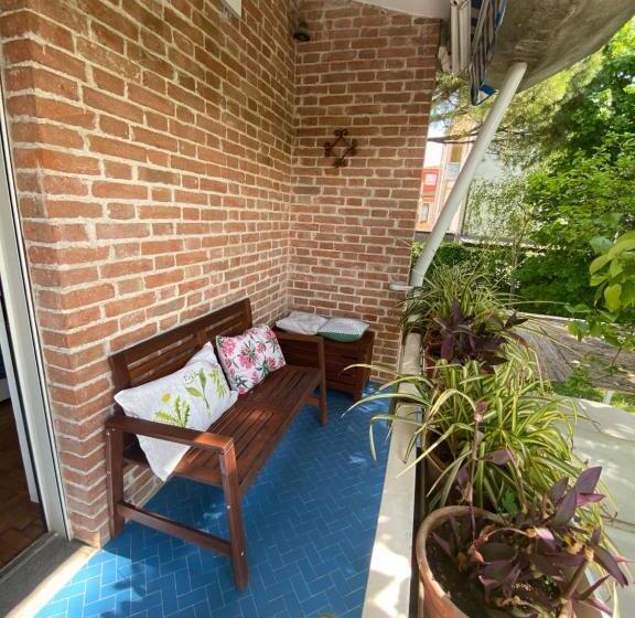 اتاق استاندارد با تراس, B&b And Sail