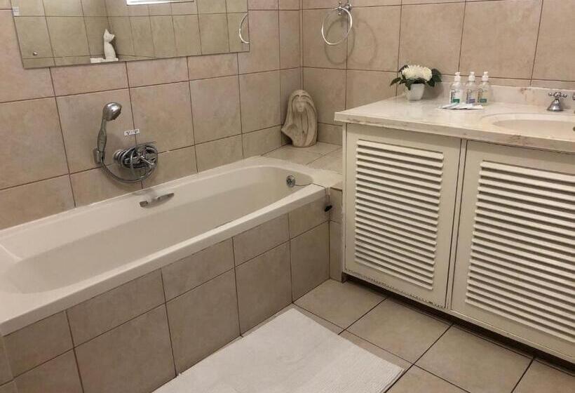 اتاق لوکس با تخت بزرگ, Kliprand Guest House