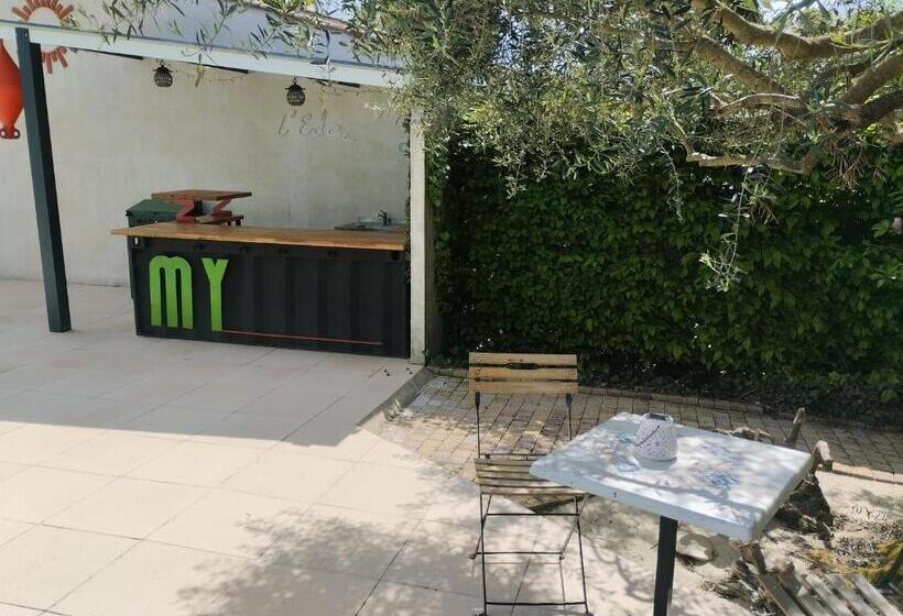 اتاق استاندارد با چشم‌انداز استخر, L Eden Naturiste Spas