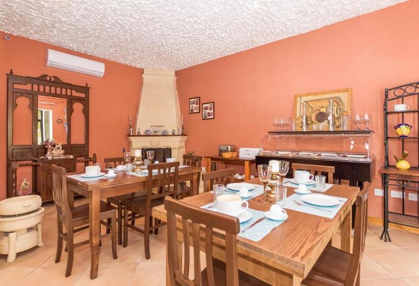 اتاق لوکس, Kikka B&b