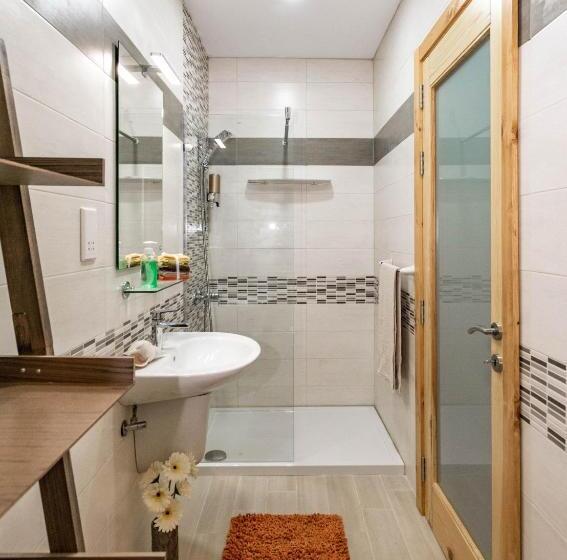 اتاق لوکس, Kikka B&b