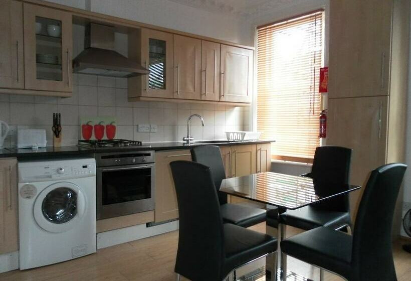 Apartament 2 Dormitoare, Access Earl S Court