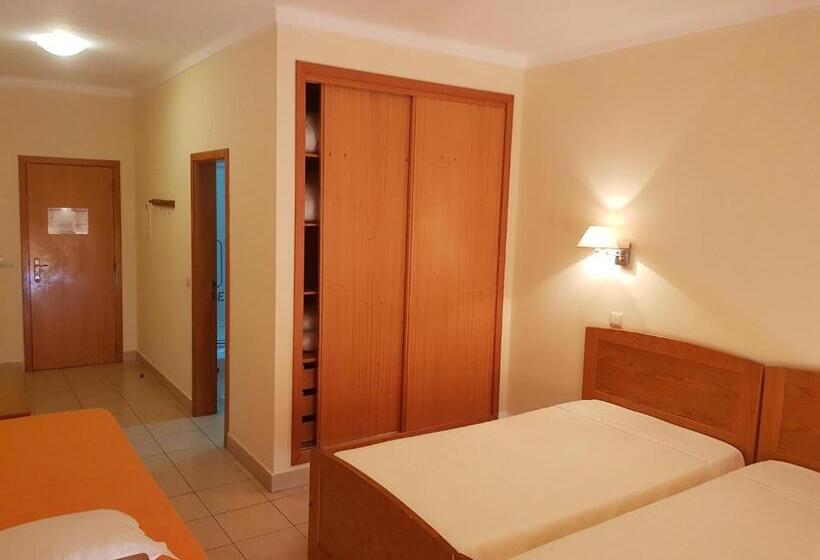 اتاق استاندارد سه تخته با بالکن, Rialgarve