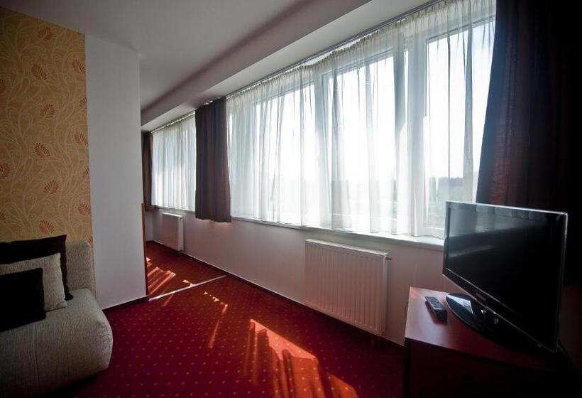 اتاق استاندارد سه نفره, Canada Hotel Budapest