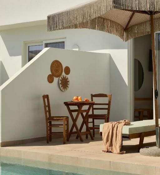 اتاق استاندارد با چشم‌انداز استخر, Absolute Kiotari Resort