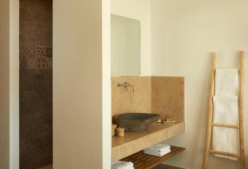اتاق استاندارد با چشم‌انداز استخر, Absolute Kiotari Resort