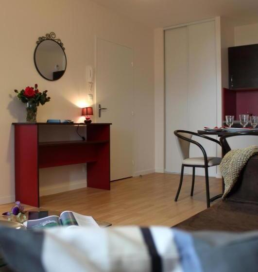 استودیوی استاندارد, Brit Hotel Spa Le Connetable