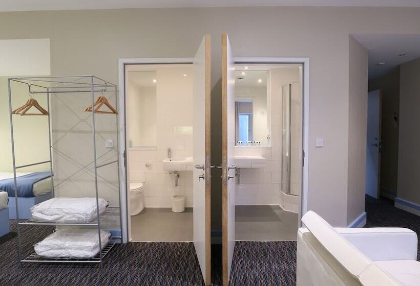 اتاق استاندارد چهار تخته, Citrus Hotel Cheltenham By Compass Hospitality