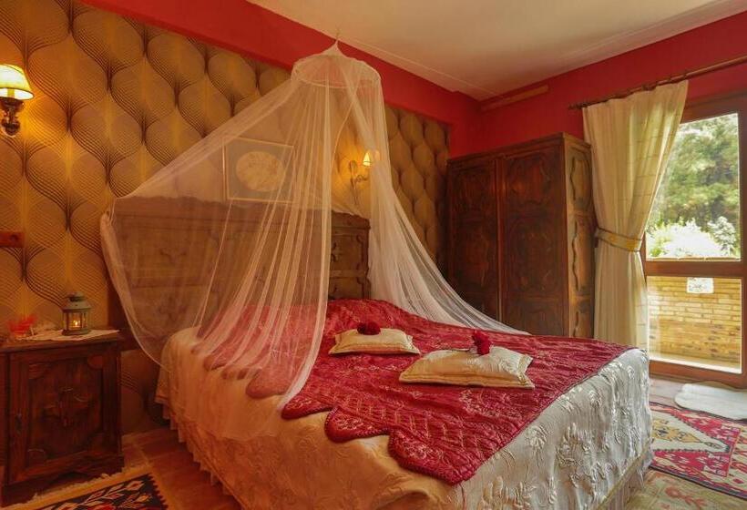 سوییت, Ephesus Boutique