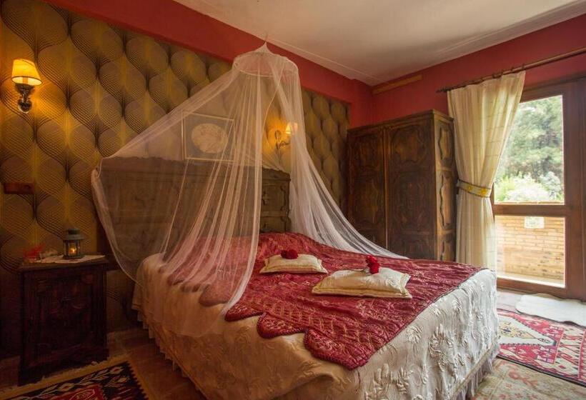 سوییت با چشم‌انداز کوه, Ephesus Boutique