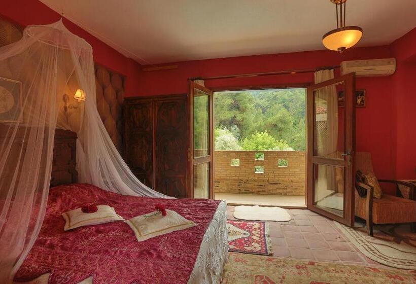 سوییت با چشم‌انداز کوه, Ephesus Boutique