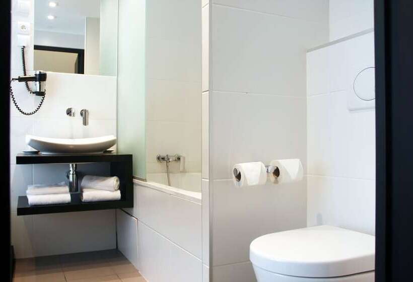 اتاق استاندارد سه نفره, Hôtel Astoria