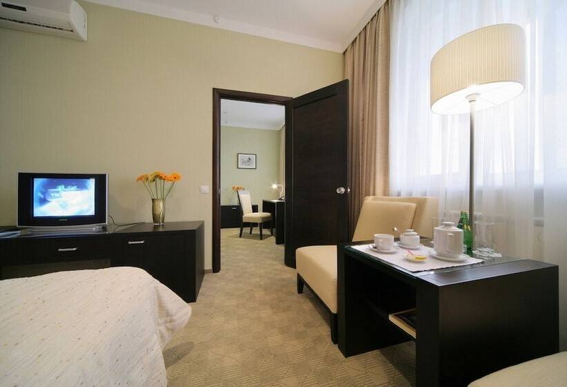 استودیوی استاندارد, Business Hotel Senator