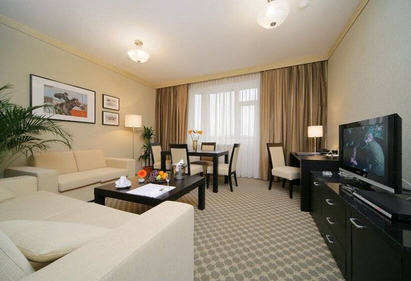 سوییت, Business Hotel Senator