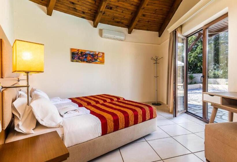 بانگلوی استاندارد, Skopelos Holidays Hotel & Spa