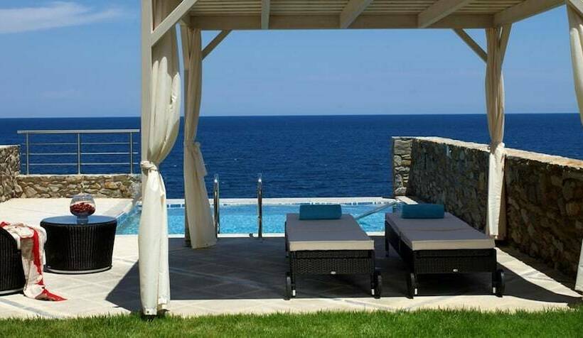 Deluxe Suite Sea View, The Royal Blue