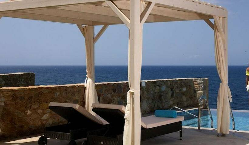 Deluxe Suite Sea View, The Royal Blue