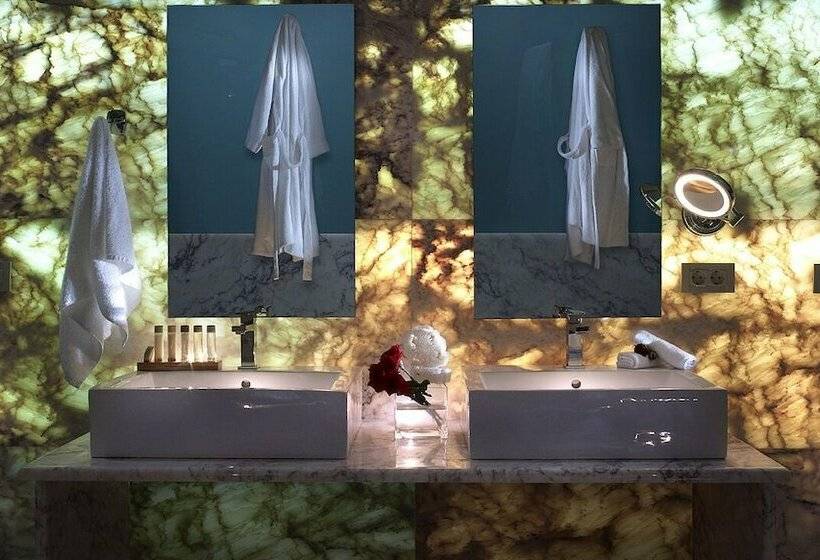 سوئیت پرزیدنت, The Royal Blue