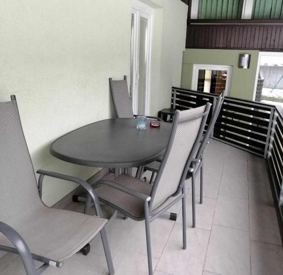 آپارتمان 2 خوابه با بالکن, Apartments Unite