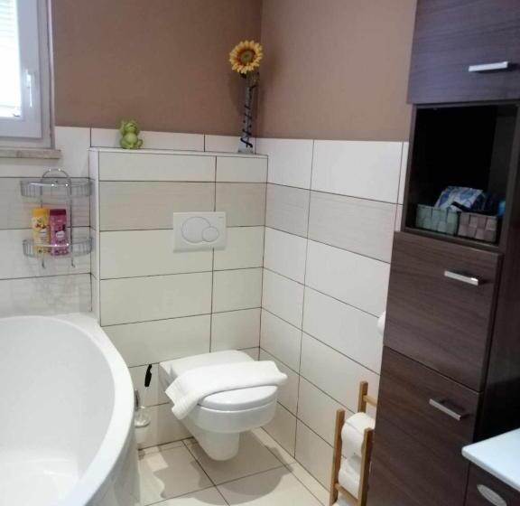 آپارتمان 2 خوابه با بالکن, Apartments Unite