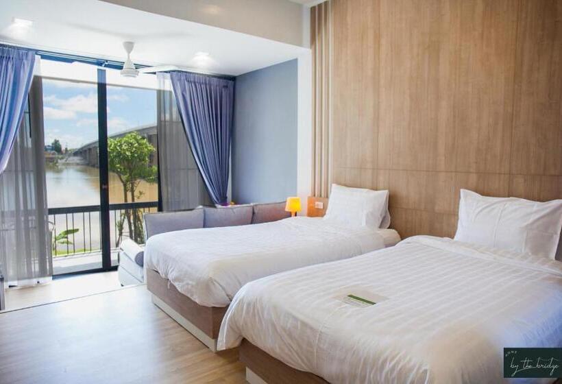 Deluxe room with river view, Home By The Bridge