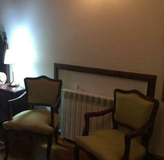 اتاق لوکس با چشم‌انداز باغ, Solar De Almeidinha