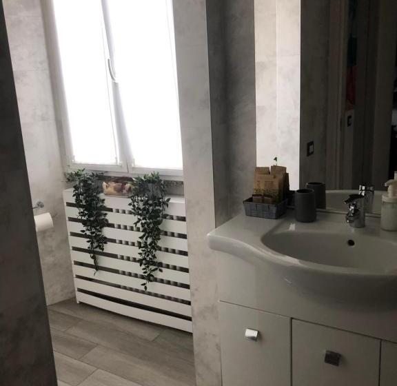 اتاق استاندارد با سرویس بهداشتی مشترک, Casa L Aquila