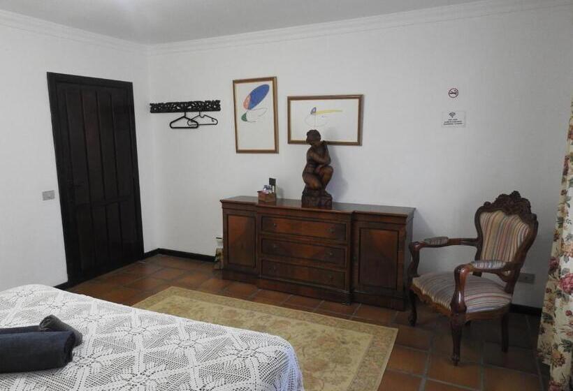 اتاق استاندارد با سرویس بهداشتی مشترک, Habitaciones Doña Cris