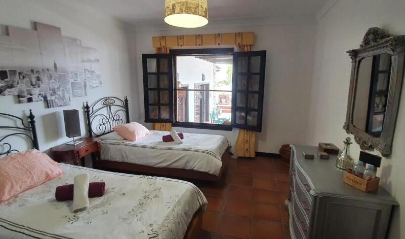 اتاق استاندارد با سرویس بهداشتی مشترک, Habitaciones Doña Cris