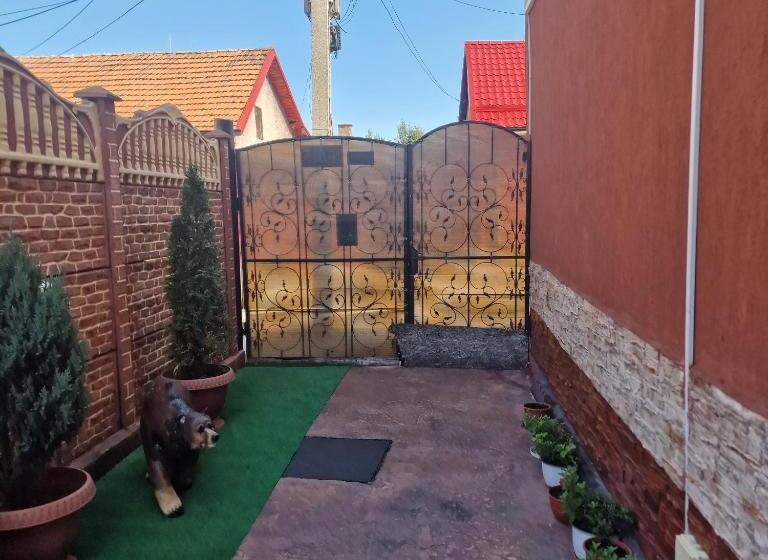 اتاق استاندارد با سرویس بهداشتی مشترک, Casa Cojanu
