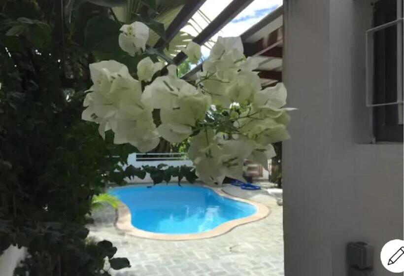اتاق استاندارد با چشم‌انداز استخر, Pereybere Villa Valari With Pool Near Beach