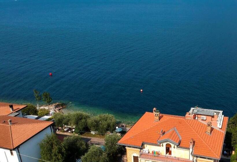 اتاق لوکس با چشم‌انداز دریاچه, Villa Torre   Atmosfera Romantica