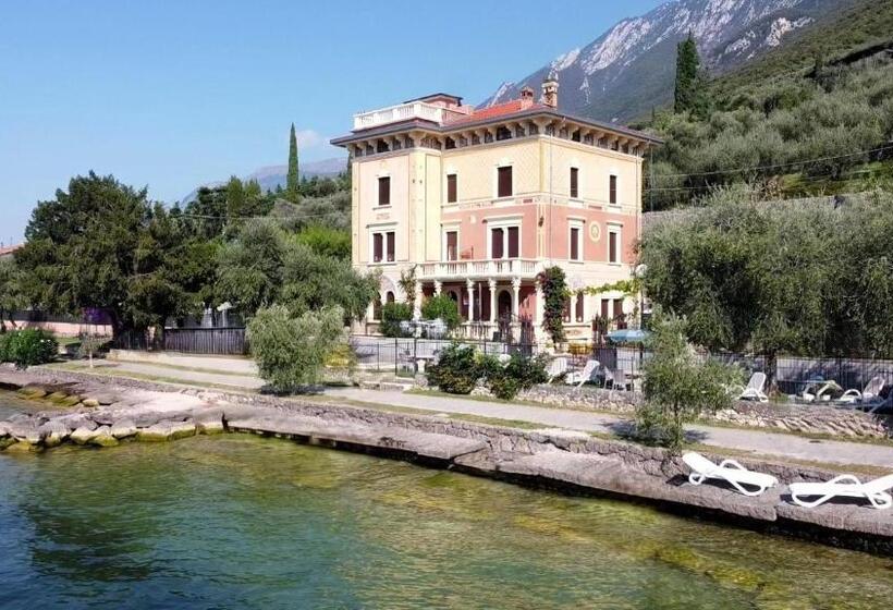اتاق لوکس با چشم‌انداز دریاچه, Villa Torre   Atmosfera Romantica