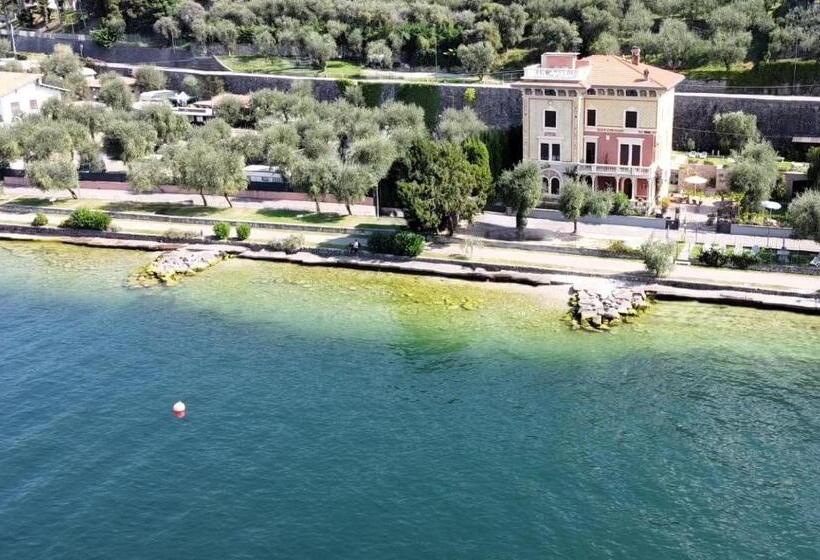 اتاق لوکس با چشم‌انداز دریاچه, Villa Torre   Atmosfera Romantica