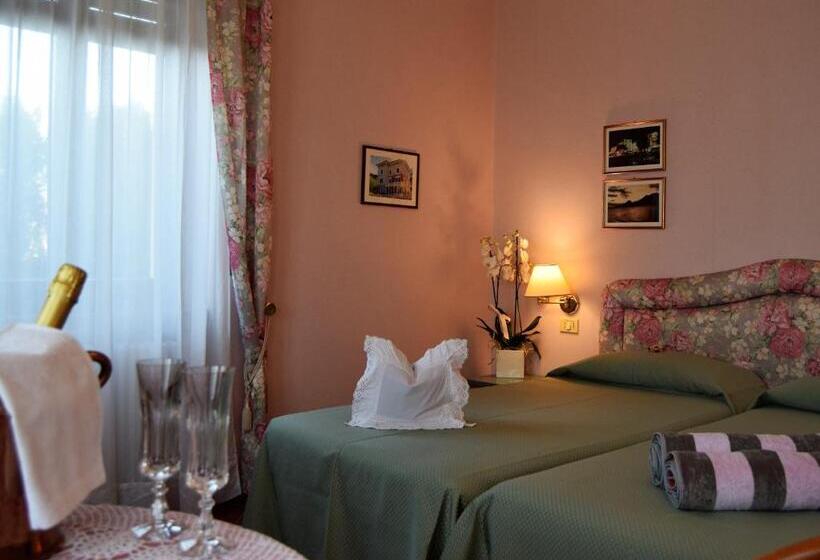 اتاق لوکس با چشم‌انداز دریاچه, Villa Torre   Atmosfera Romantica