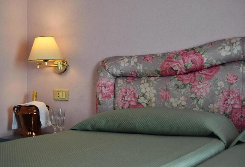اتاق لوکس با چشم‌انداز دریاچه, Villa Torre   Atmosfera Romantica