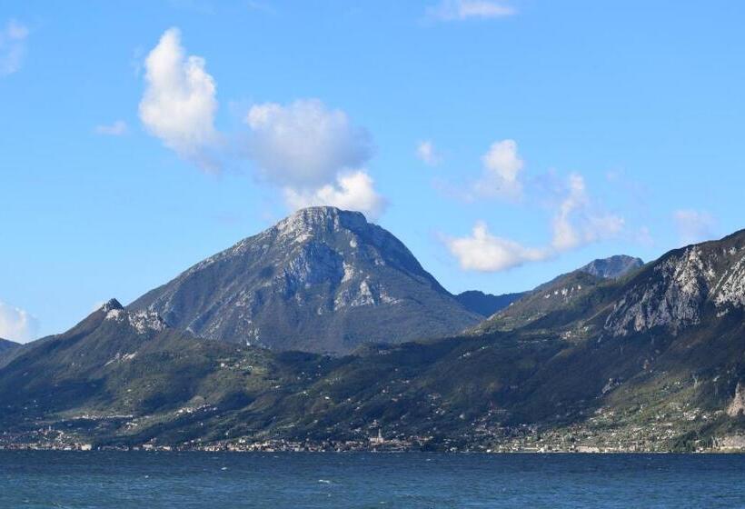 اتاق اساندارد با چشم‌انداز جانبی به دریا, Villa Torre   Atmosfera Romantica