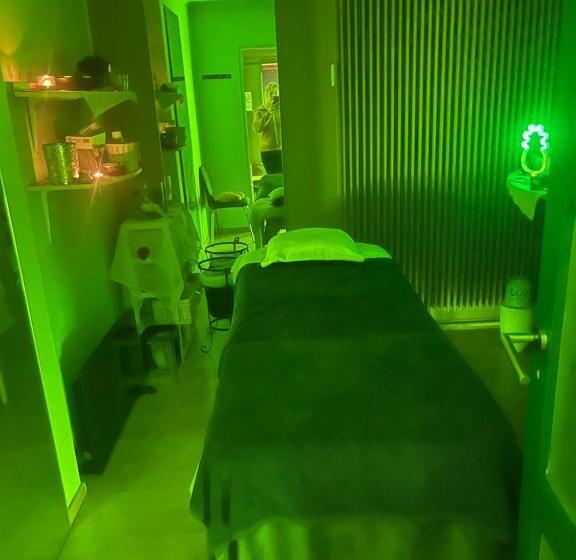 اتاق استاندارد با وان آب گرم, Spabyelleetlui Spa Rouge Ou Bleu