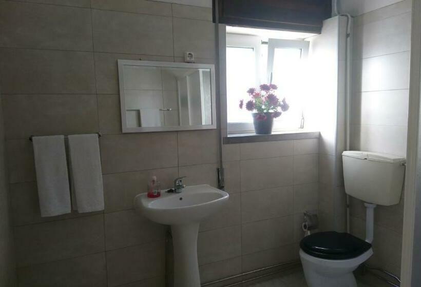 اتاق استاندارد سه نفره, Residencia Marto