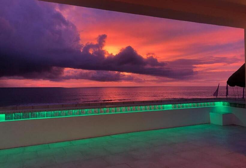 سوییت با چشم‌انداز دریا, The Escape San Juan
