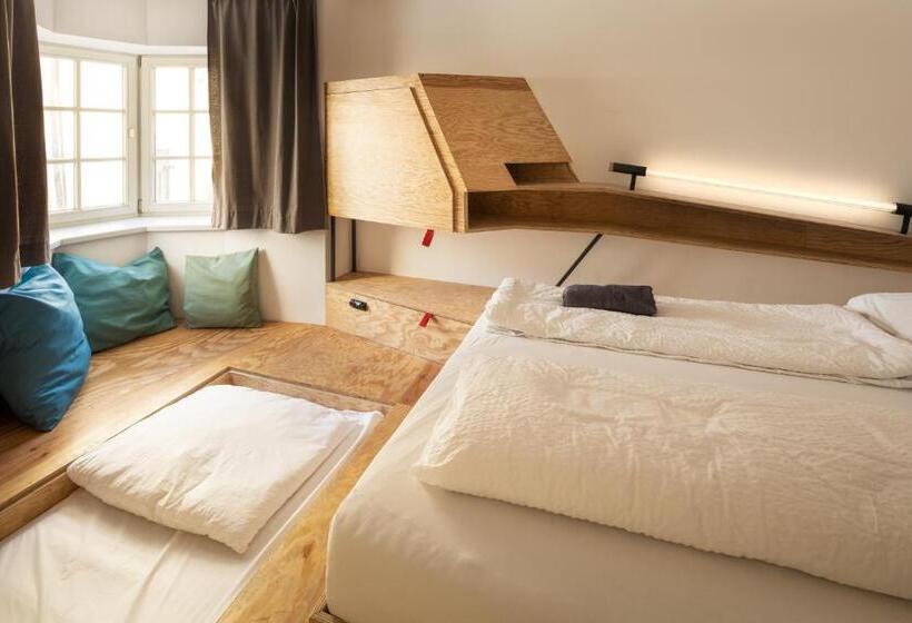 اتاق استاندارد با سرویس بهداشتی مشترک, Montagu Hostel