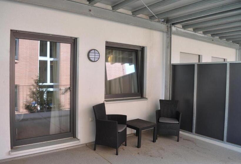 آپارتمان 1 خوابه, New Age Boardinghouse