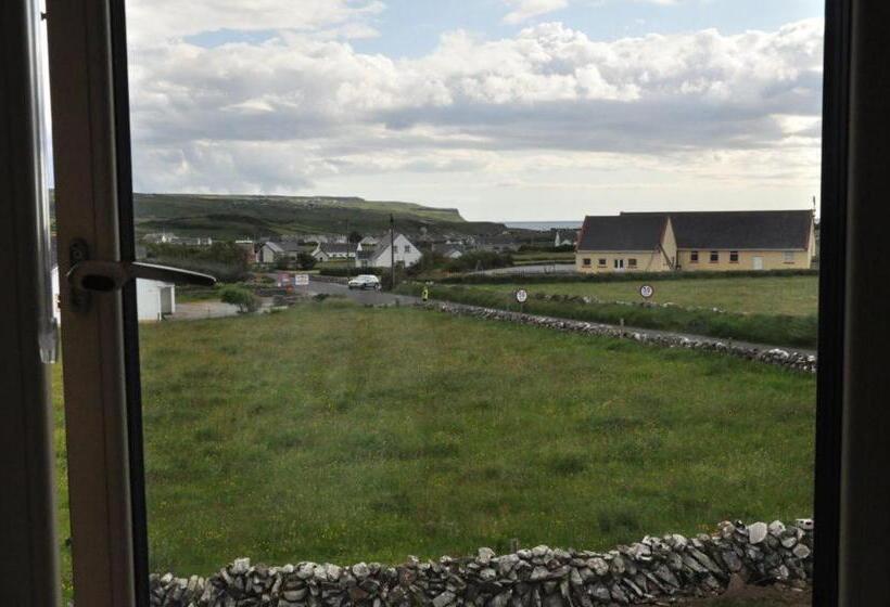 اتاق خانوادگی با چشم‌انداز دریا, Doolin Village Accomodation