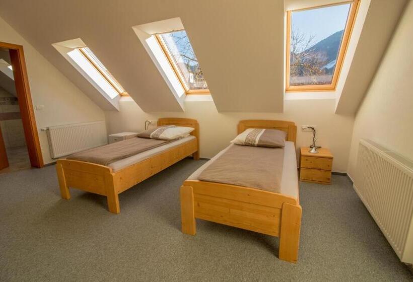 اتاق استاندارد سه تخته با چشم‌انداز باغ, Apartments & Rooms Pr  Skalovc