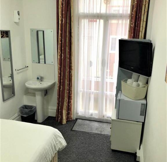 اتاق استاندارد با سرویس بهداشتی مشترک, Backpackers Blackpool Hotel & Suites