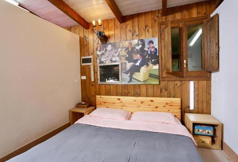 سوییت خانوادگی, Music House Alle Grotte