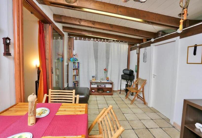 سوییت خانوادگی, Music House Alle Grotte