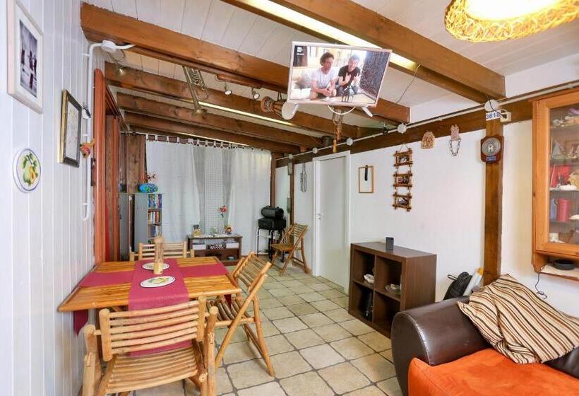 سوییت خانوادگی, Music House Alle Grotte