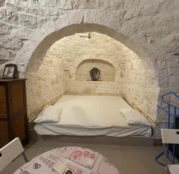 خانه 2 خوابه, Music House Alle Grotte