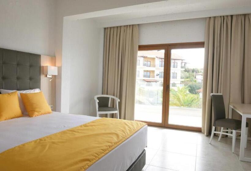 اتاق خانوادگی, Aristoteles Holiday Hotel And Spa
